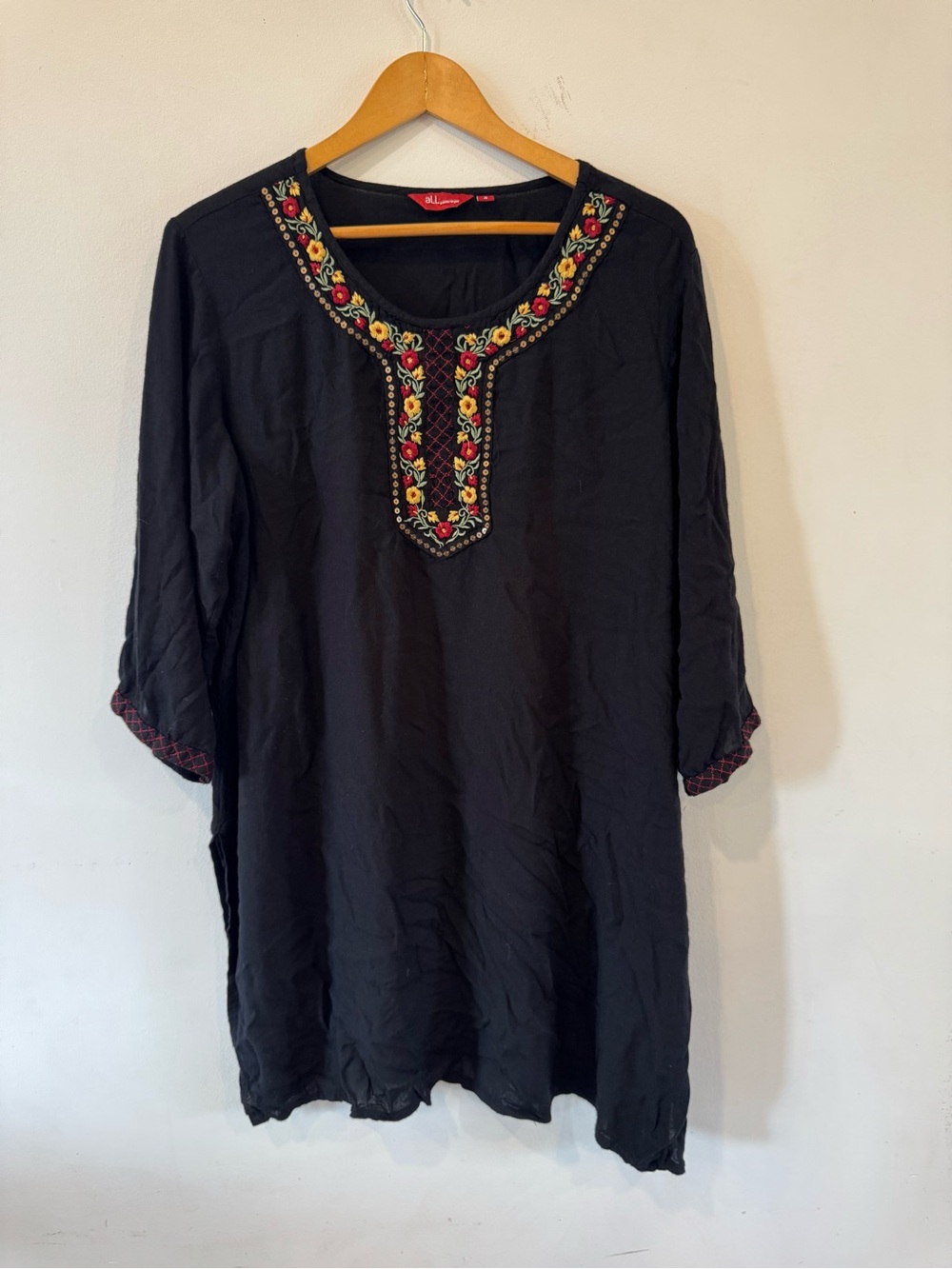 aLL Little Larger Black Embroidered Rayon Kurti Tunic Dress Size 4 Made in India